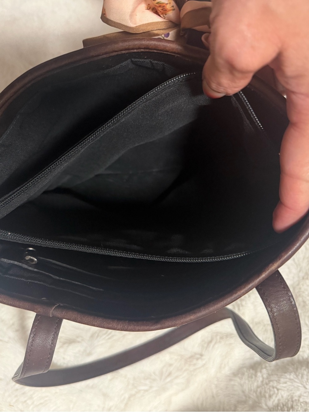 🤎Vintage Y2K Coach chocolate mini tote! - Picture 9 of 13